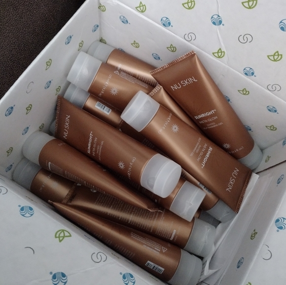 Sunless tanner - Picture 2 of 2